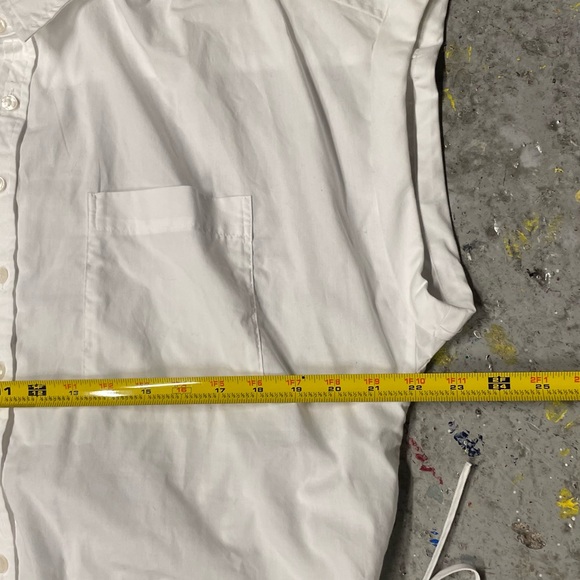 Abercrombie & Fitch White Cropped Button-Up Shirt with Drawstring Hem - Picture 4 of 4